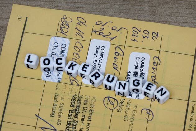 Vaccination card with writing Lockerungen Vaccination card with writing Lockerungen, 11 12 2021, Borkwalde, Brandenburg, On a vaccination card lie letter cubes with the writing Lockerungen