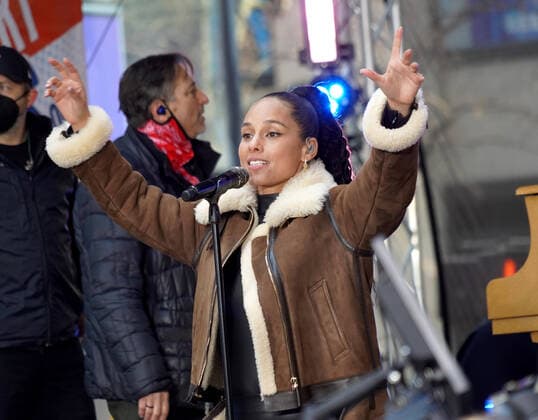 December 14, 2021, New York, NY, USA: ALICIA KEYS performs at the Citi Concert Series on the Today Show,.Rockefeller Center, NYC.December 14, 2021. New York USA - ZUMAms4_ 20211214_zaf_ms4_001 Copyright: xSoniaxMoskowitzxGordonx