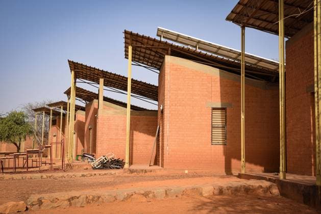 Visit to the elementary school of Gando in the urban commune of Tenkodogo, a project of the Burkinabe architect Diebedo Francis Kere, on February 26, 2021.  NicolasxRemenex xLexPictorium LePictorium_0257537