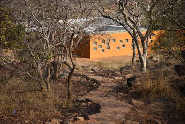 Visit to the elementary school of Gando in the urban commune of Tenkodogo, a project of the Burkinabe architect Diebedo Francis Kere, on February 26, 2021.  NicolasxRemenex xLexPictorium LePictorium_0257548