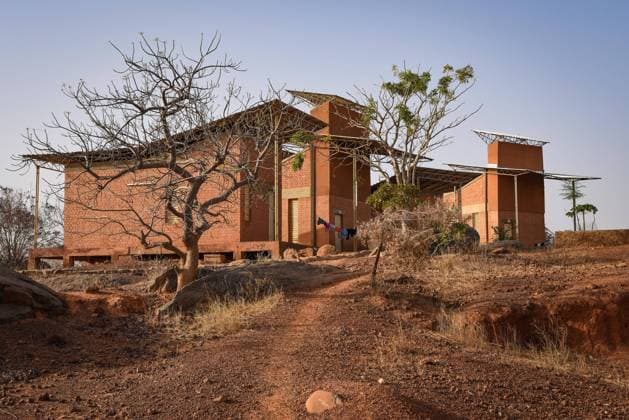 Visit to the elementary school of Gando in the urban commune of Tenkodogo, a project of the Burkinabe architect Diebedo Francis Kere, on February 26, 2021.  NicolasxRemenex xLexPictorium LePictorium_0257551