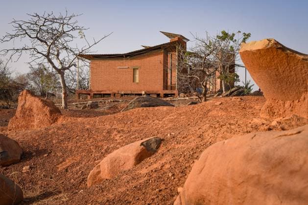 Visit to the elementary school of Gando in the urban commune of Tenkodogo, a project of the Burkinabe architect Diebedo Francis Kere, on February 26, 2021.  NicolasxRemenex xLexPictorium LePictorium_0257552