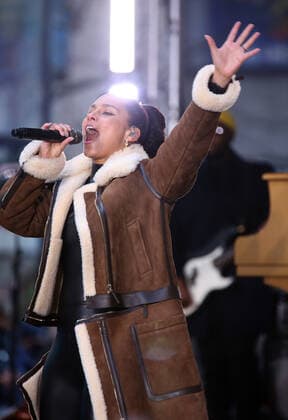 December 14, 2021, New York, NY, USA: ALICIA KEYS performs at the Citi Concert Series on the Today Show,.Rockefeller Center, NYC.December 14, 2021. New York USA - ZUMAms4_ 20211214_zaf_ms4_023 Copyright: xSoniaxMoskowitzxGordonx