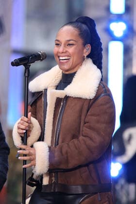 December 14, 2021, New York, NY, USA: ALICIA KEYS performs at the Citi Concert Series on the Today Show,.Rockefeller Center, NYC.December 14, 2021. New York USA - ZUMAms4_ 20211214_zaf_ms4_021 Copyright: xSoniaxMoskowitzxGordonx