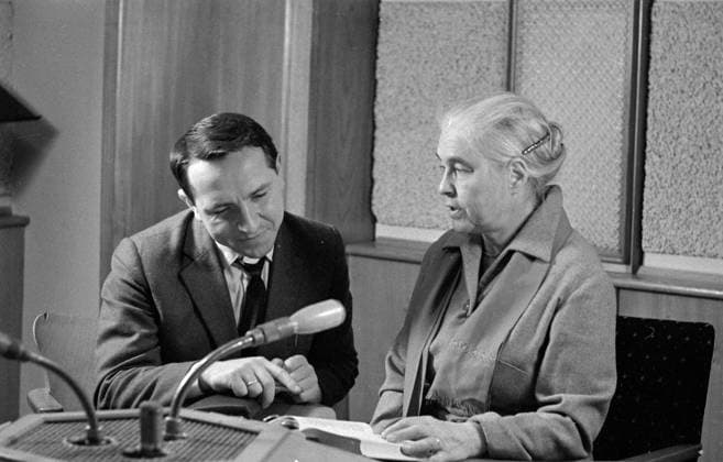 Anna Seghers Schriftstellerin Anna Seghers writer Historisches Bild und Foto: Anna Seghers (buergerlich Netty RadvAnyi gebürtig Reiling) war eine deutsche Schriftstellerin und Praesidentin des Schriftstellerverbandes der DDR Historical Image and Photography: Anna Seghers was a German writer famous for depicting the moral experience of the Second World War. The pseudonym Anna Seghers was apparently based on the surname of the Dutch painter and printmaker Hercules Pieterszoon Seghers or Segers