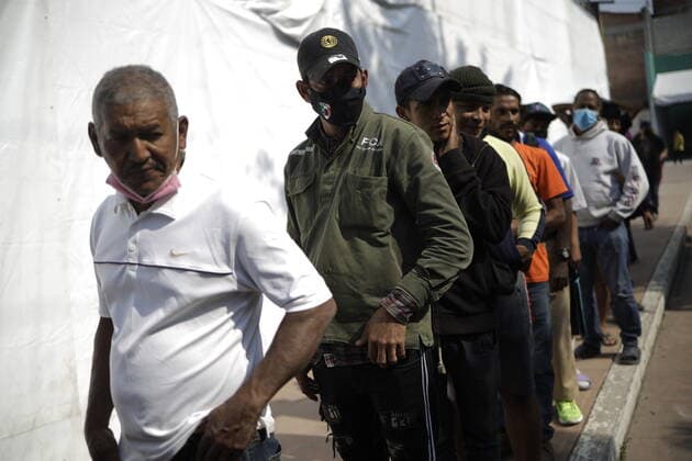 Migrants In Their Stay In Mexico To Continue Their Journey To US MEXICO CITY, MEXICO - DECEMBER 15, 2021: Migrants rest during their stay at House of the Pilgrim San Juan Diego waiting continue their journey heading to the United States border. On December 15, 2021 in Mexico City, Mexico. (Photo by Luis Cortes Eyepix Group) Copyright: xLuisxCortesx xEyepixxGroupx EYEPIXGROUP_MB_15122021_21530