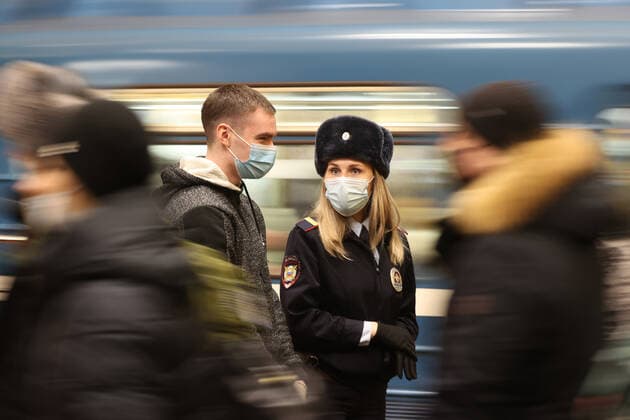 NOVOSIBIRSK, RUSSIA - DECEMBER 17, 2021: Police officers check face mask compliance at Ploshchad Lenina Station of the Novosibirsk Underground. Russia s Novosibirsk Region has been placed on a high alert amid a rise in COVID-19 cases, the face mask mandate applying to all public venues. Kirill Kukhmar TASS  TS11C155
