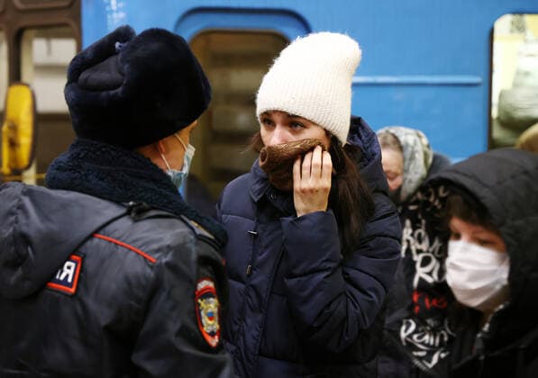NOVOSIBIRSK, RUSSIA - DECEMBER 17, 2021: A police officer checks face mask compliance at Ploshchad Lenina Station of the Novosibirsk Underground. Russia s Novosibirsk Region has been placed on a high alert amid a rise in COVID-19 cases, the face mask mandate applying to all public venues. Kirill Kukhmar TASS  TS11C157