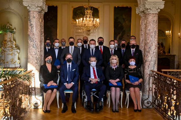 News Themen der Woche KW50 News Bilder des Tages Czech President Milos Zeman, center in first row, appointed ministers of new Czech cabinet of Petr Fiala, comprising five parties - ODS, KDU-CSL, TOP 09, Pirates and STAN, on December 17, 2021, at the Lany Chateau, Czech Republic. On the family photo of the new cabinet are seen in first row L-R Science Minister Helena Langsadlova (TOP 09), Prime Minister Petr Fiala (ODS), President Milos Zeman, Defence Minister Jana Cernochova (ODS), Environment Minister Anna Hubackova (KDU-CSL), in 2nd row L-R Foreign Affairs Minister Jan Lipavsky (Pirates), Culture Minister Martin Baxa (ODS), Legislation Minister Michal Salamoun (for Pirates), Interior Minister and 1st Deputy PM Vit Rakusan (STAN), Industry and Trade Minister Jozef Sikela (for STAN), Euro  VIS 005