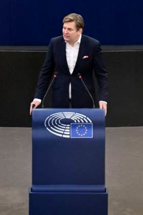 Maximilian Krah bei einer Plenartagung zum anhaltenden massiven Vorgehen gegen die Zivilgesellschaft und Menschenrechtsverteidiger in Russland im Plenarsaal des Europäischen Parlaments. Straßburg, 16.12.2021 *** Maximilian Krah at a plenary session on the ongoing massive crackdown on civil society and human rights defenders in Russia in the Chamber of the European Parliament Strasbourg, 16 12 2021 Foto:xD.xAnoraganingrumx xFuturexImage