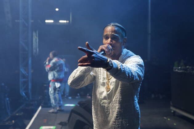 December 18, 2021, Los Angeles, California, USA: Hip-hop artist Layzie Bone of Bone Thugs-N-Harmony raps on stage at the Once Upon A Time in LA concert Los Angeles USA - ZUMAs215 20211218_zap_s215_034 Copyright: xAlexanderxSeyumx