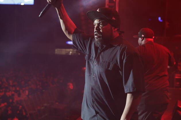 December 18, 2021, Los Angeles, California, USA: Hip-hop artist Ice Cube raps on stage at the Once Upon A Time in LA concert Los Angeles USA - ZUMAs215 20211218_zap_s215_041 Copyright: xAlexanderxSeyumx