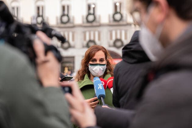 December 19, 2021, Madrid, Spain: Mas Madrid spokesperson, Monica Garcia speaks to the press during the demonstration..A group of people chanting slogans demonstrate in Puerta del Sol, Madrid city center, demanding for the return of electricity service contracts for the neighborhoods and monitoring tables for the Canada Real. They demand the end of this situation, since they have been without electricity services since October 2020. Madrid Spain - ZUMAs197 20211219_zaa_s197_073 Copyright: xGuillermoxGutierrezxCarrascalx