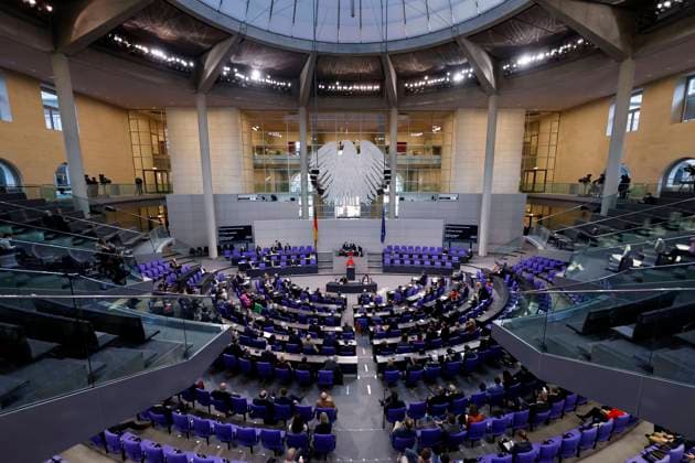 Der Plenarsaal im Bundestag im Reichstagsgebäude bei der 9. Sitzung des Deutschen Bundestags. Berlin, 16.12.2021 *** The plenary hall in the Bundestag in the Reichstag building at the 9 session of the German Bundestag Berlin, 16 12 2021 Foto:xC.xHardtx xFuturexImage