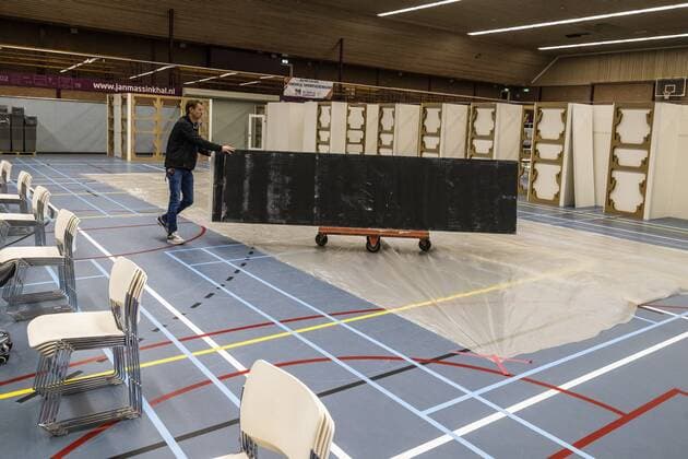 NIJMEGEN The Jan Massinkhal is being converted into a temporary location for giving booster shots In the extra puncture location, the lancing lines can be put into use after Christmas ANP MARCEL KRIJGSMAN  Copyright: xANPx xxANPx x442264162x