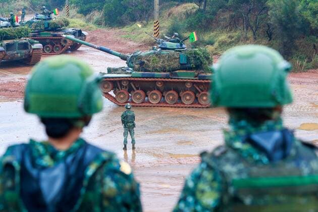 News Themen der Woche KW51 News Bilder des Tages December 21, 2021, Hsinchu, Taipei, Taiwan: Soldiers stand guard as M60-A4 tanks are deployed to a live ammunition military drill at an undisclosed location, amid rising tensions with China. Taiwan has been facing intensifying military threats from China including Chinese PLA warplanes sent to cruise around the island, while the US has been offering more arm sales to Taiwan. Hsinchu Taiwan - ZUMAs313 20211221_zip_s313_005 Copyright: xDanielxCengxShou-Yix