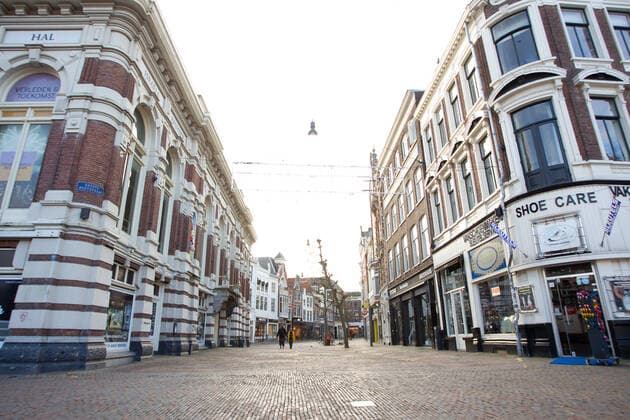 (211220) -- HAARLEM (THE NETHERLANDS), Dec. 20, 2021 -- Photo taken on Dec. 20, 2021 shows an empty shopping street in Haarlem, the Netherlands. The new lockdown in the Netherlands took effect from Dec. 19, 2021 and will remain in effect until Jan. 14, 2022. (Photo by Xinhua) NETHERLANDS-COVID-19-LOCKDOWN SylviaxLederer 