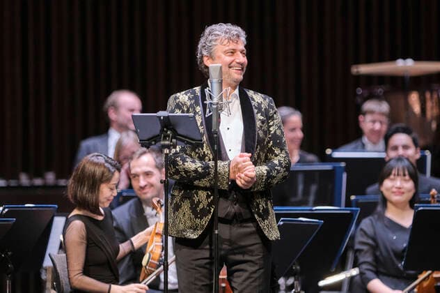 Jonas Kaufmann and the Deutsche Staatsphilharmonie Rheinland Pfalz conducted by Jochen Rieder at a Christmas concert celebrating Jonas Kaufmanns new CD It s Christmas at the Kuppelsaal Hannover, 20, 11 2021 Foto:xU.xStammx xFuturexImage