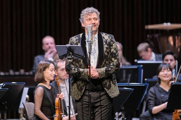 Jonas Kaufmann and the Deutsche Staatsphilharmonie Rheinland Pfalz conducted by Jochen Rieder at a Christmas concert celebrating Jonas Kaufmanns new CD It s Christmas at the Kuppelsaal Hannover, 20, 11 2021 Foto:xU.xStammx xFuturexImage