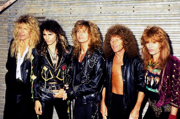 Adrian Vandenberg, Steve Vai, David Coverdale, Tommy Aldridge und Rudy Sarzo von Whitesnake auf dem Monsters of Rock Festival 1990 im Donington Park. Donington, 18.08.1990 *** Adrian Vandenberg, Steve Vai, David Coverdale, Tommy Aldridge and Rudy Sarzo of Whitesnake at the 1990 Monsters of Rock Festival at Donington Park Donington, 18 08 1990 Foto:xR.xKeuntjex xFuturexImage