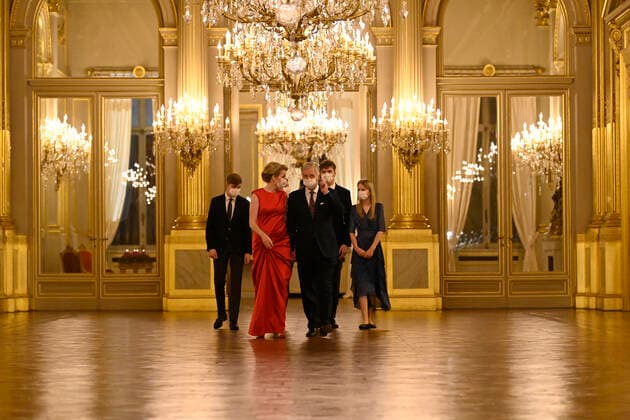 Royal couple, Queen Mathilde of Belgium and King Philippe - Filip of Belgium arrive with their children to meet the musicians at the rehearsal of the yearly Christmas concert, in the Throne Room (Salle du Trone - Troonzaal) at the Royal Palace in Brussels, Tuesday 21 December 2021.  POOLxPHILIPxREYNAERTS 3160714