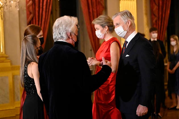Queen Mathilde of Belgium and King Philippe - Filip of Belgium meet musicians at the rehearsal of the yearly Christmas concert, in the Throne Room (Salle du Trone - Troonzaal) at the Royal Palace in Brussels, Tuesday 21 December 2021.  POOLxPHILIPxREYNAERTS 3160738