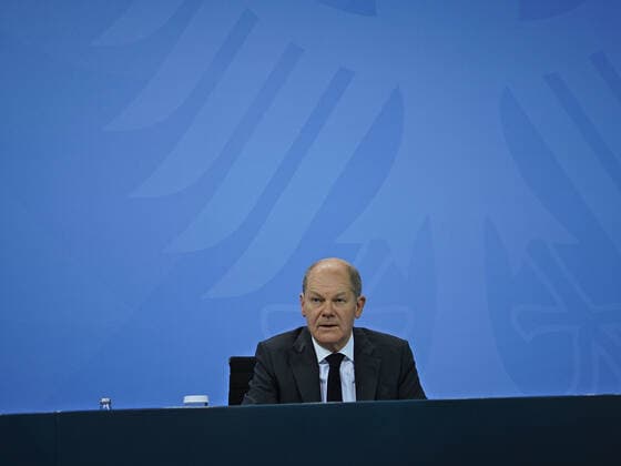 Federal Chancellor Olaf Scholz 21 12 2021 Press conference by Federal Chancellor Scholz, Minister President Wüst and Governing Mayor Giffey following the consultations with the heads of government of the federal states In the Chancellery on 21 12 2021 Berlin Chancellery Berlin GER