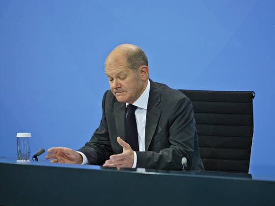 Federal Chancellor Olaf Scholz 21 12 2021 Press conference by Federal Chancellor Scholz, Minister President Wüst and Governing Mayor Giffey following the consultations with the heads of government of the federal states In the Chancellery on 21 12 2021 Berlin Chancellery Berlin GER