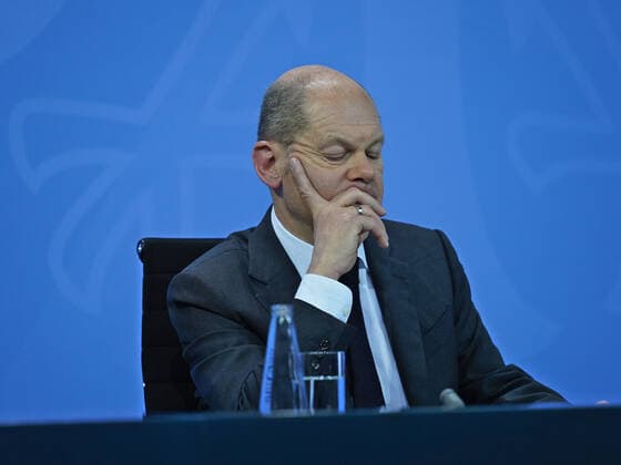 Federal Chancellor Olaf Scholz 21 12 2021 Press conference by Federal Chancellor Scholz, Minister President Wüst and Governing Mayor Giffey following the consultations with the heads of government of the federal states In the Chancellery on 21 12 2021 Berlin Chancellery Berlin GER