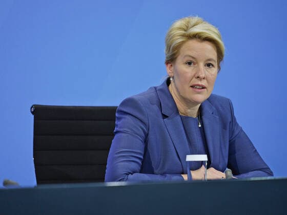 Governing Mayor of Berlin Franziska Giffey 21 12 2021 Press conference of Chancellor Scholz, Prime Minister Wüst and Governing Mayor Giffey following the consultations with the heads of government of the federal states In the Chancellery on 21 12 2021 Berlin Chancellery Berlin GER
