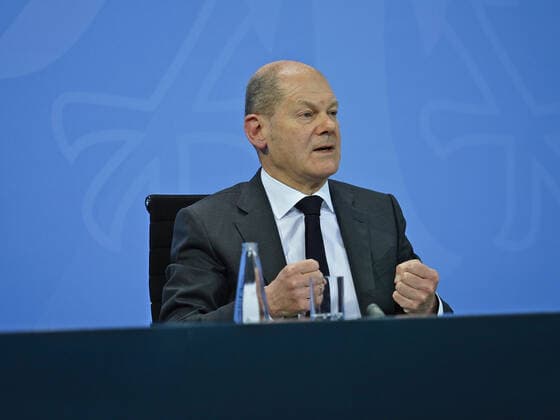 Federal Chancellor Olaf Scholz 21 12 2021 Press conference by Federal Chancellor Scholz, Minister President Wüst and Governing Mayor Giffey following the consultations with the heads of government of the federal states In the Chancellery on 21 12 2021 Berlin Chancellery Berlin GER