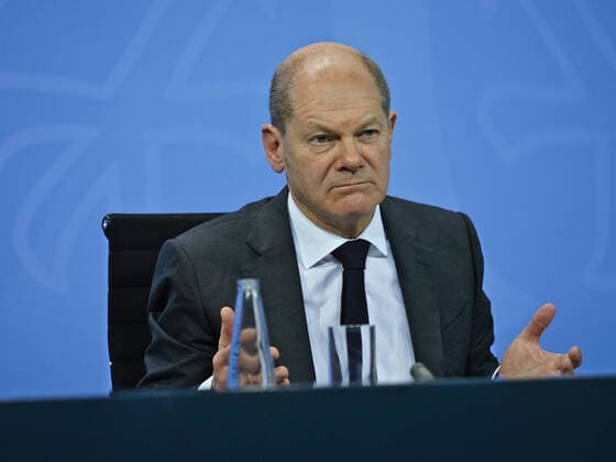 Federal Chancellor Olaf Scholz 21 12 2021 Press conference by Federal Chancellor Scholz, Minister President Wüst and Governing Mayor Giffey following the consultations with the heads of government of the federal states In the Chancellery on 21 12 2021 Berlin Chancellery Berlin GER