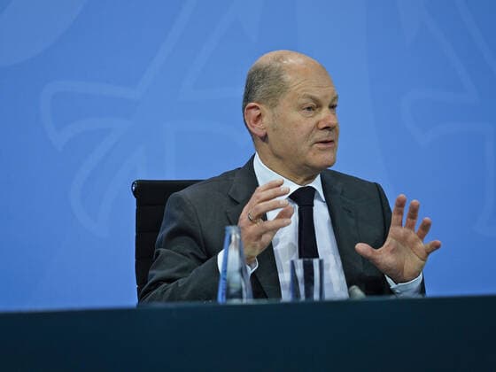 Federal Chancellor Olaf Scholz 21 12 2021 Press conference by Federal Chancellor Scholz, Minister President Wüst and Governing Mayor Giffey following the consultations with the heads of government of the federal states In the Chancellery on 21 12 2021 Berlin Chancellery Berlin GER