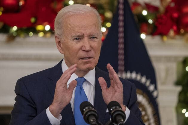 U.S. President Joe Biden delivers remarks on the status of the country s fight against COVID-19 in State Dining Room of the White House in Washington, DC., on Tuesday, December 21, 2021. Biden spoke on the topic as the country sees rising cases amid the growing Omicron variant.  WAP20211221509 KenxCedeno