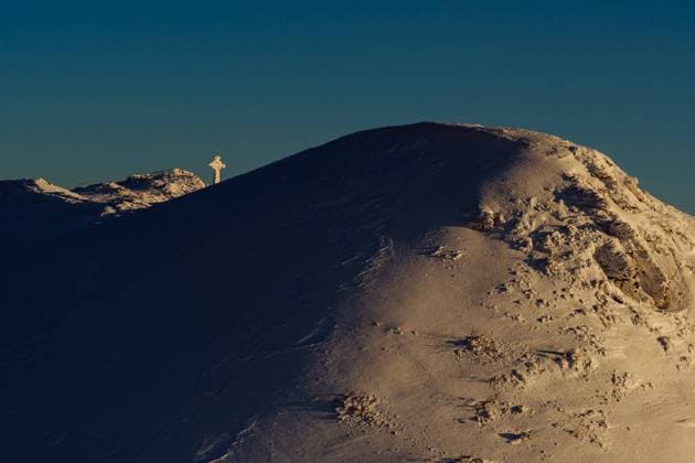 Gipfelkreuz, Winter, Tarnica-Gipfel, Bieszczady-Gebirge, Polen, Europa *** Peak cross, Winter, Tarnica peak, Bieszczady mountains, Poland, Europe Copyright: imageBROKER/PawelxBrud ibxpab07172816.jpg
