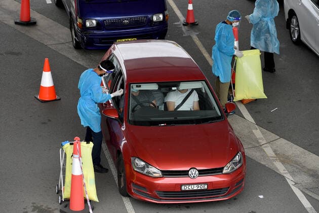 NSW CORONAVIRUS COVID19, Cars queue as people wait to recieve a Covid test at a drive through testing facility at Sydney International Aiport, in Sydney, Wednesday, December 22, 2021. ( NO ARCHIVING, EDITORIAL USE ONLY, NO USE IN BOOKS WITHOUT CONSENT SYDNEY NSW AUSTRALIA  Copyright: xDANxHIMBRECHTSx 20211222001608330837