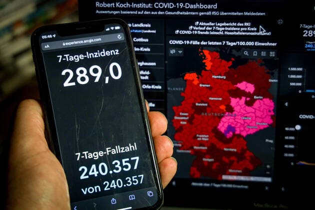 Coronavirus in Germany Covid 19 Dashboard of the Robert Koch Institute 22 12 2021 Robert Koch Institute 7 days Incidence 289.0 7 days Number of cases 240 357 COVID 19 cases 6 878 709 Addition of 45 659 compared to the previous day COVID 19 deaths 109 324 Addition of 510 compared to the previous day