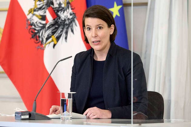 Vienna 22 12 2021 Corona crisis This morning the Federal Government held consultations with the Governors and the state COVID Crisis Coordination GECKO in the Federal Chancell