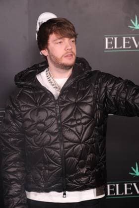 LOS ANGELES, CA - DECEMBER 21: Murda Beatz at Offset s 30th Birthday Party hosted by Cardi B at Sneakertopia LA in Los Angeles, California on December 21, 2021. Copyright: xWalikxGoshornx