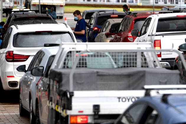 NSW CORONAVIRUS COVID19, Cars queue as people wait to receive a Covid test at a drive through testing facility at Bondi beach, in Sydney, Thursday, December 23, 2021. NSW has broken another daily record for COVID-19 case numbers as Omicron takes hold, with hospitalisation figures nearly doubling in a week. ( NO ARCHIVING, EDITORIAL USE ONLY, NO USE IN BOOKS WITHOUT CONSENT SYDNEY NSW AUSTRALIA  Copyright: xDANxHIMBRECHTSx 20211223001608579797