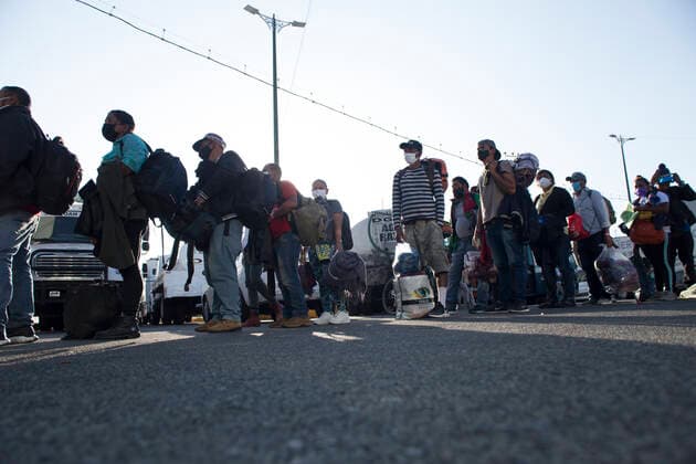Mexico: Migrant caravan leaves Mexico City Members of the migrant caravan continue their journey to the United States on buses obtained after negotiations with the National Institute of Migration and the Ministry of the Interior. The transports left the Mexican capital to different cities in the north of the country, where the migrants will continue with the visitor cards’ procedures for humanitarian reasons. Mexico City Mexico City Mexico Copyright: CristianxLeyva