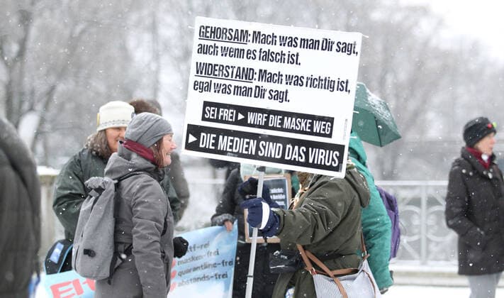 Demonstration of critics of the Corona Measures and opponents of compulsory vaccination under the motto We United After a rally at the Mundsburg Bridge in Hohenfelde, the demonstration marched in the direction of Uhlenhorst along the shopping center H