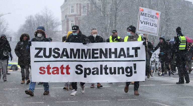 Demonstration of critics of the Corona Measures and opponents of compulsory vaccination under the motto We United After a rally at the Mundsburg Bridge in Hohenfelde, the demonstration marched in the direction of Uhlenhorst along the shopping center H