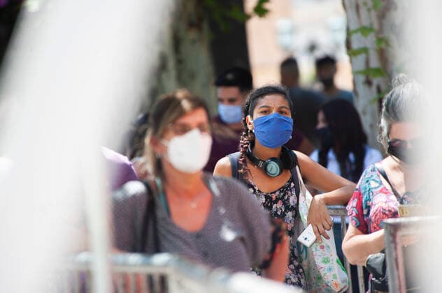 December 23, 2021, Cordoba Capital, Cordoba, ARGENTINA: Due to the advancement of the omicron variant, before the end of the year festivities, thousands of Cordobans queue up at the testing centers, waiting up to eight hours, to be tested for the RT-PCR Covid-19 coronavirus. Cordoba Capital ARGENTINA - ZUMAb196 20211223_zip_b196_005 Copyright: xDanielxBustosx