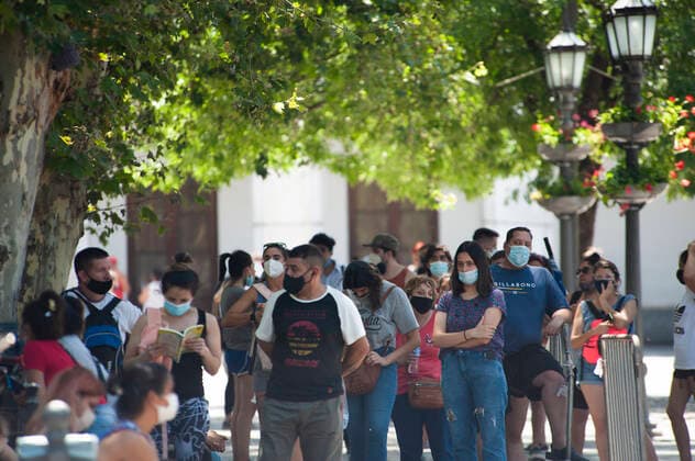 December 23, 2021, Cordoba Capital, Cordoba, ARGENTINA: Due to the advancement of the omicron variant, before the end of the year festivities, thousands of Cordobans queue up at the testing centers, waiting up to eight hours, to be tested for the RT-PCR Covid-19 coronavirus. Cordoba Capital ARGENTINA - ZUMAb196 20211223_zip_b196_002 Copyright: xDanielxBustosx