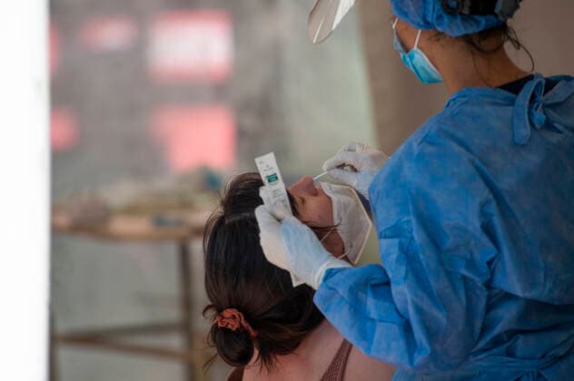 December 23, 2021, Cordoba Capital, Cordoba, ARGENTINA: A nurse collects a swab sample for the RT-PCR Covid-19 coronavirus test, in one of the testing centers in Cordoba, Argentina Cordoba Capital ARGENTINA - ZUMAb196 20211223_zip_b196_010 Copyright: xDanielxBustosx