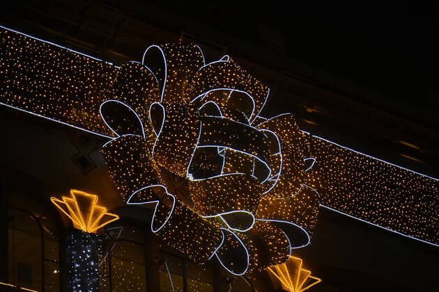 Mexiko, weihnachtlicher Lichterglanz in Mexiko-Stadt Christmas Enlightened Village MEXICO CITY, MEXICO - DECEMBER 23, 2021: Tourists take advantage of the holidays to visit the enlightened villa installed in the Mexico City downtown so that people can enjoy the tourist attractions during the Christmas season. On December 13, 2021 in Mexico City, Mexico. (Photo by Iliana Suarez Eyepix Group) Copyright: xIlianaxSuarezx xEyepixxGroupx EYEPIXGROUP_IS_23122021_21853