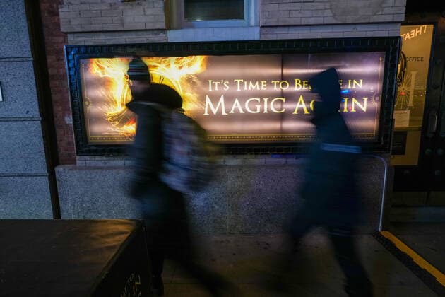 Coronavirus Emergency in New York City People pass by a Harry Potter and the Cursed Child billboard at the Lyric Theatre on December 23, 2021 in New York City. The holiday season, which drives large profits for the live theatre industry, was expected to continue at full capacity, but a surge in omicron variant cases across New York State and within the company have closed shows. Nine Broadway shows have announced cancelled performances due to a surge in COVID-19 cases. New York NY United States  Copyright: xJohnxNacionx originalFilename: nacion-waveofli211223_npNkl.jpg