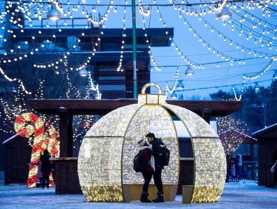 December 25, 2021, Ottawa, ON, CAN: Mohna Chaturvedi, left, and Pranav Pandey embrace as they take a selfie in a lit up, life size ornament at Lansdowne Park in Ottawa, on Christmas Day, Saturday, Dec. 25, 2021. Ottawa CAN - ZUMAc35_ 20211225_zaf_c35_019 Copyright: xJustinxTangx