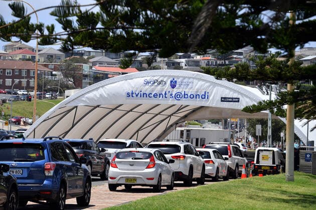NSW CORONAVIRUS COVID19, Members of the public queue for Covid19 PCR tests at a clinic at Bondi Beach in Sydney, Sunday, December 26, 2021. ( NO ARCHIVING, EDITORIAL USE ONLY, NO USE IN BOOKS WITHOUT CONSENT SYDNEY NSW AUSTRALIA  Copyright: xMICKxTSIKASx 20211226001609052297